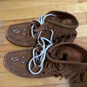 Manitobah Mukluks size ladies 11/mens 9